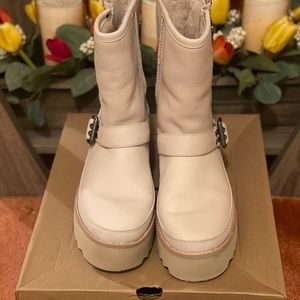 Ugg Boots. Gently Worn.